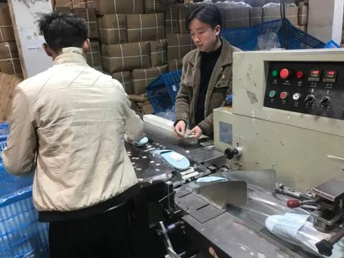 鞋厂“小广告”疯传网络 把‘不能直接发货’变成爆款信任密码，一声‘活该赚钱’含金量拉满